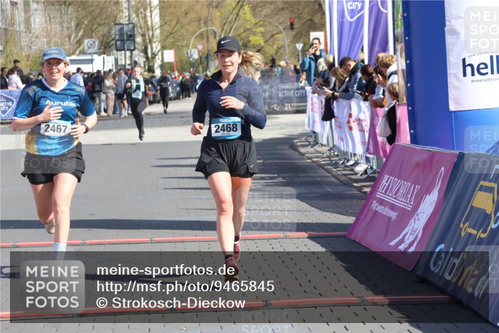 12.04.2026 - 45. Internationalen Wilhelmsburger Insellauf Strokosch-Dieckow http://msf.ph/oto/9465845 12.04.2026 11:16:28 Ziel 2467, 2468 meine-sportfotos.de