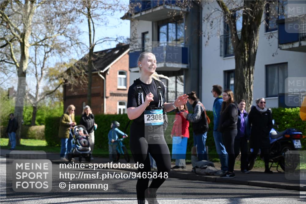 12.04.2026 - 45. Internationalen Wilhelmsburger Insellauf J. Mangold http://msf.ph/oto/9465848 12.04.2026 10:59:19 Ziel 5366, 3044, 3045, 3582, 4896, 2308, 5419, 2931, 2930, 4004, 2858, 2858, 5699, 5698, 4101, 2529, 3194, 3194, 3367, 3468, 2665 meine-sportfotos.de
