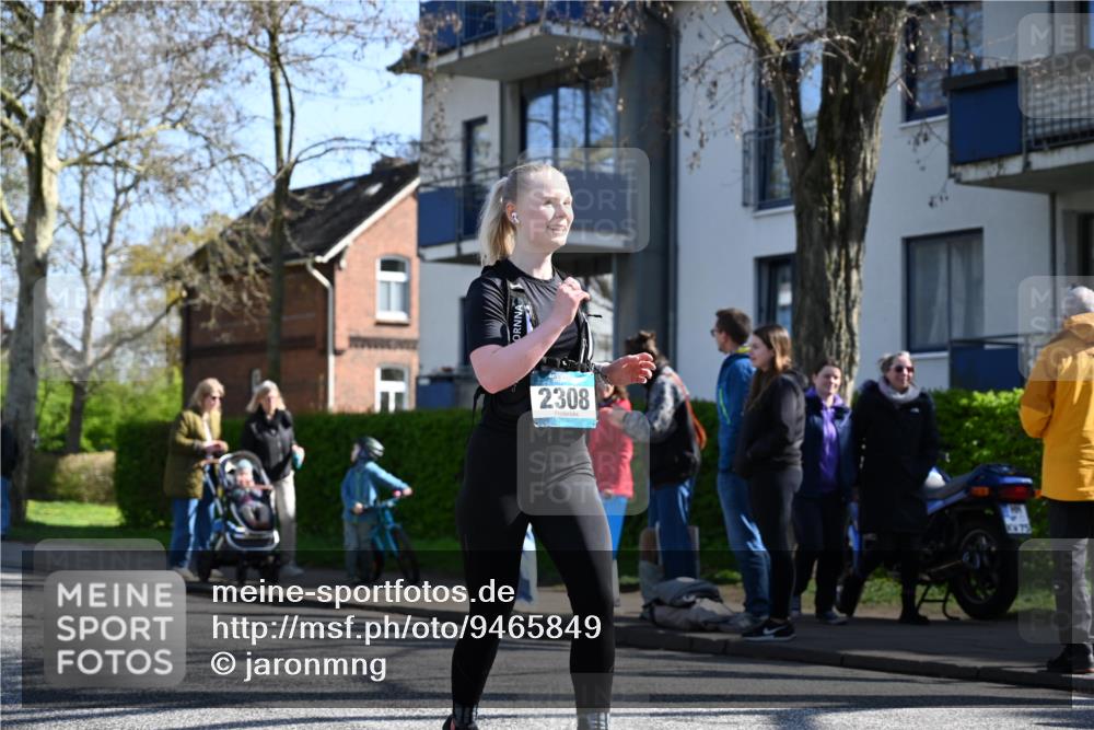 12.04.2026 - 45. Internationalen Wilhelmsburger Insellauf J. Mangold http://msf.ph/oto/9465849 12.04.2026 10:59:19 Ziel 5366, 3044, 3045, 3582, 4896, 2308, 5419, 2931, 2930, 4004, 2858, 2858, 5699, 5698, 4101, 2529, 3194, 3194, 3367, 3468, 2665 meine-sportfotos.de