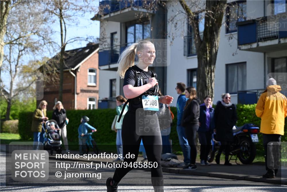 12.04.2026 - 45. Internationalen Wilhelmsburger Insellauf J. Mangold http://msf.ph/oto/9465850 12.04.2026 10:59:19 Ziel 5366, 3044, 3045, 3582, 4896, 2308, 5419, 2931, 2930, 4004, 2858, 2858, 5699, 5698, 4101, 2529, 3194, 3194, 3367, 3468, 2665 meine-sportfotos.de