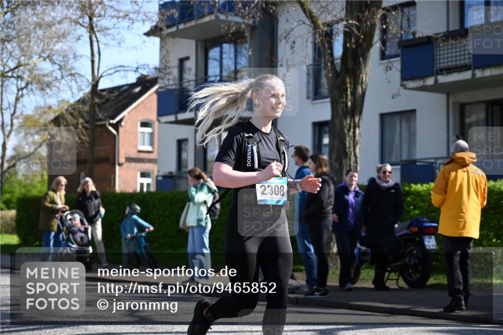 12.04.2026 - 45. Internationalen Wilhelmsburger Insellauf J. Mangold http://msf.ph/oto/9465852 12.04.2026 10:59:19 Ziel 5366, 3044, 3045, 3582, 4896, 2308, 5419, 2931, 2930, 4004, 2858, 2858, 5699, 5698, 4101, 2529, 3194, 3194, 3367, 3468, 2665 meine-sportfotos.de