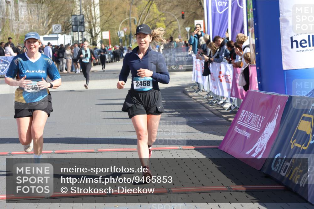 12.04.2026 - 45. Internationalen Wilhelmsburger Insellauf Strokosch-Dieckow http://msf.ph/oto/9465853 12.04.2026 11:16:28 Ziel 2467, 2468 meine-sportfotos.de