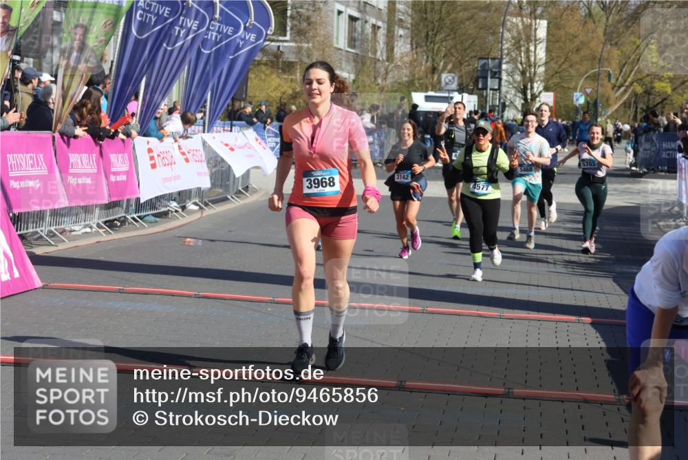 12.04.2026 - 45. Internationalen Wilhelmsburger Insellauf Strokosch-Dieckow http://msf.ph/oto/9465856 12.04.2026 10:58:55 Ziel 3968, 4577, 5703, 3142, 5468, 3140 meine-sportfotos.de