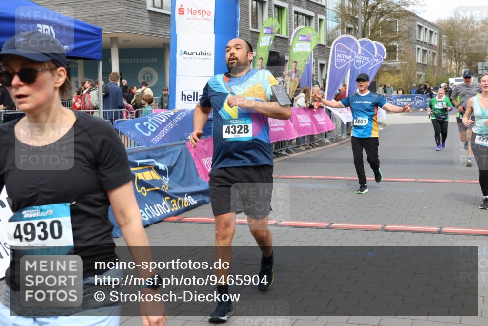 12.04.2026 - 45. Internationalen Wilhelmsburger Insellauf Strokosch-Dieckow http://msf.ph/oto/9465904 12.04.2026 13:12:31 Ziel 2024, 4328, 4276, 5031, 4532, 2742 meine-sportfotos.de