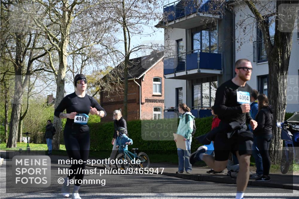 12.04.2026 - 45. Internationalen Wilhelmsburger Insellauf J. Mangold http://msf.ph/oto/9465947 12.04.2026 10:59:36 Ziel 5419, 2931, 2930, 4004, 2858, 5699, 5698, 4101, 2529, 3194, 3367, 3468, 2665, 2988, 4289, 3723, 3797, 3727, 3727, 2166, 2977, 4107 meine-sportfotos.de
