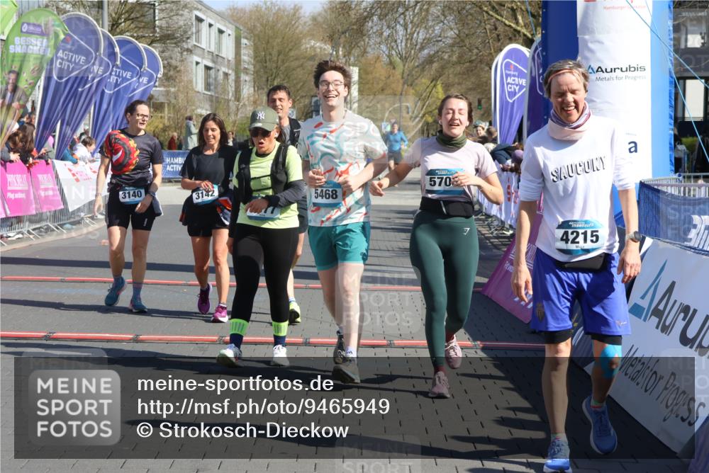 12.04.2026 - 45. Internationalen Wilhelmsburger Insellauf Strokosch-Dieckow http://msf.ph/oto/9465949 12.04.2026 10:58:59 Ziel 3968, 4577, 5703, 3142, 5468, 3140, 4071, 2553 meine-sportfotos.de