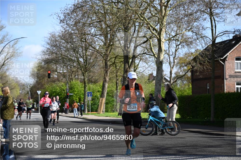 12.04.2026 - 45. Internationalen Wilhelmsburger Insellauf J. Mangold http://msf.ph/oto/9465960 12.04.2026 10:59:38 Ziel 5419, 2931, 2930, 4004, 2858, 5699, 5698, 4101, 2529, 3194, 3367, 3468, 2665, 2988, 4289, 3723, 3797, 3727, 2166, 2977, 4107, 4152 meine-sportfotos.de