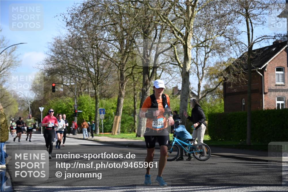12.04.2026 - 45. Internationalen Wilhelmsburger Insellauf J. Mangold http://msf.ph/oto/9465961 12.04.2026 10:59:38 Ziel 5419, 2931, 2930, 4004, 2858, 5699, 5698, 4101, 2529, 3194, 3367, 3468, 2665, 2988, 4289, 3723, 3797, 3727, 2166, 2977, 4107, 4152 meine-sportfotos.de