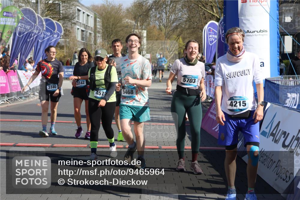 12.04.2026 - 45. Internationalen Wilhelmsburger Insellauf Strokosch-Dieckow http://msf.ph/oto/9465964 12.04.2026 10:59:00 Ziel 4577, 5703, 3142, 5468, 3140, 4071, 2553 meine-sportfotos.de