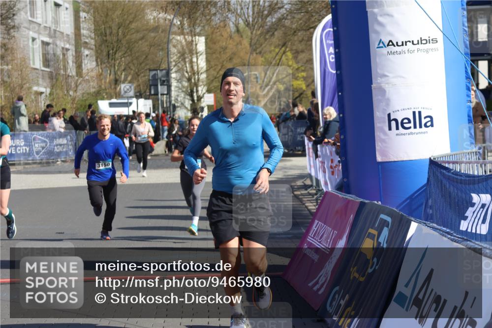 12.04.2026 - 45. Internationalen Wilhelmsburger Insellauf Strokosch-Dieckow http://msf.ph/oto/9465980 12.04.2026 10:59:11 Ziel 2989, 3825, 5615, 3150 meine-sportfotos.de