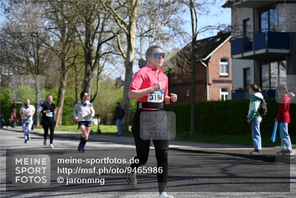 12.04.2026 - 45. Internationalen Wilhelmsburger Insellauf J. Mangold http://msf.ph/oto/9465986 12.04.2026 10:59:42 Ziel 4004, 2858, 5699, 5698, 4101, 2529, 3194, 3367, 3468, 2665, 2988, 4289, 3723, 3797, 3727, 2166, 2977, 4107, 4152, 2646 meine-sportfotos.de
