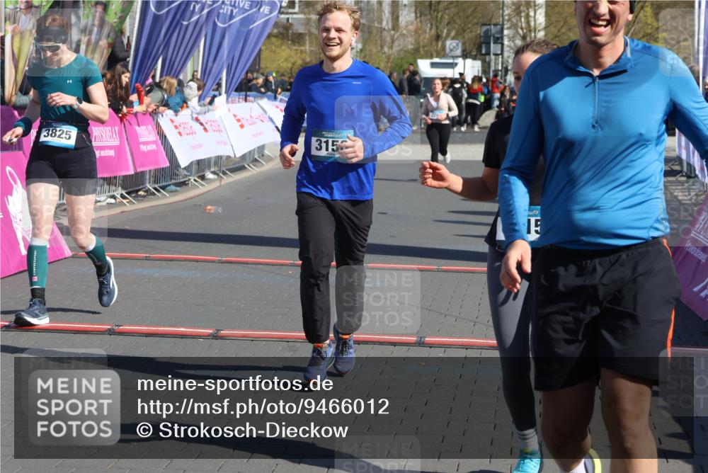 12.04.2026 - 45. Internationalen Wilhelmsburger Insellauf Strokosch-Dieckow http://msf.ph/oto/9466012 12.04.2026 10:59:14 Ziel 2989, 3825, 5615, 3150 meine-sportfotos.de