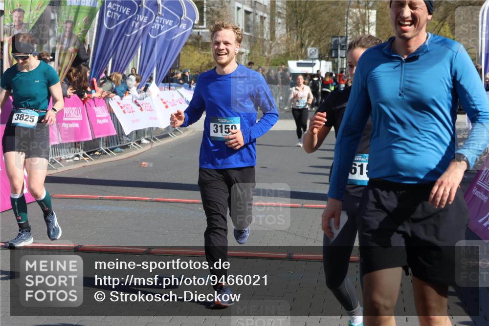 12.04.2026 - 45. Internationalen Wilhelmsburger Insellauf Strokosch-Dieckow http://msf.ph/oto/9466021 12.04.2026 10:59:14 Ziel 2989, 3825, 5615, 3150 meine-sportfotos.de
