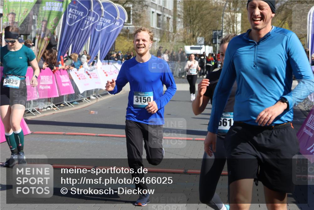 12.04.2026 - 45. Internationalen Wilhelmsburger Insellauf Strokosch-Dieckow http://msf.ph/oto/9466025 12.04.2026 10:59:14 Ziel 2989, 3825, 5615, 3150 meine-sportfotos.de