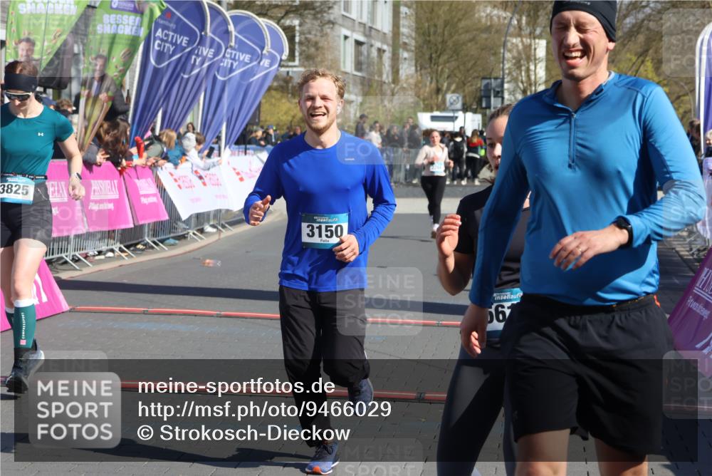 12.04.2026 - 45. Internationalen Wilhelmsburger Insellauf Strokosch-Dieckow http://msf.ph/oto/9466029 12.04.2026 10:59:14 Ziel 2989, 3825, 5615, 3150 meine-sportfotos.de