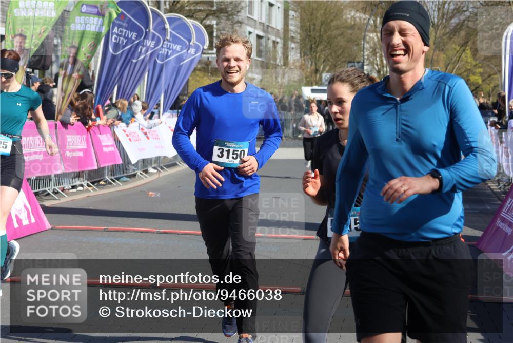 12.04.2026 - 45. Internationalen Wilhelmsburger Insellauf Strokosch-Dieckow http://msf.ph/oto/9466038 12.04.2026 10:59:14 Ziel 2989, 3825, 5615, 3150 meine-sportfotos.de