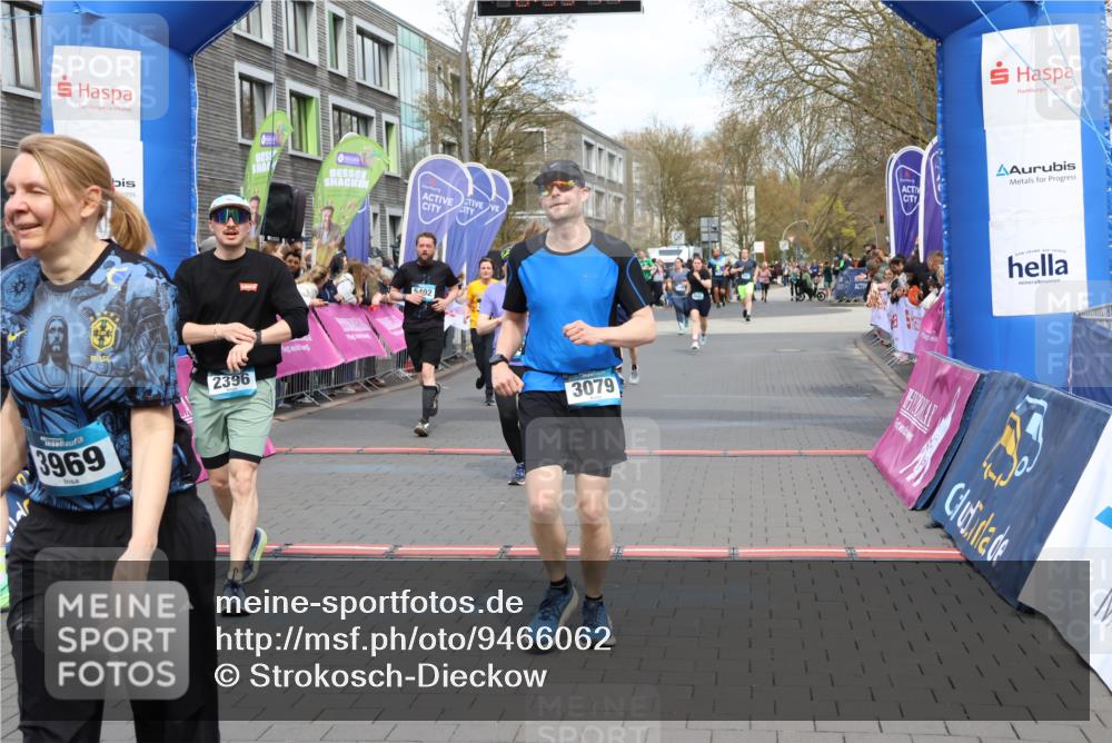 12.04.2026 - 45. Internationalen Wilhelmsburger Insellauf Strokosch-Dieckow http://msf.ph/oto/9466062 12.04.2026 13:12:17 Ziel 2396, 3079, 3138, 5402, 2136, 4683 meine-sportfotos.de