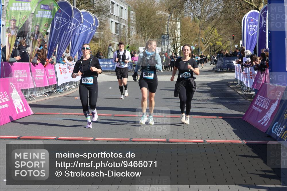 12.04.2026 - 45. Internationalen Wilhelmsburger Insellauf Strokosch-Dieckow http://msf.ph/oto/9466071 12.04.2026 10:59:34 Ziel 5366, 3044, 3045, 3582 meine-sportfotos.de