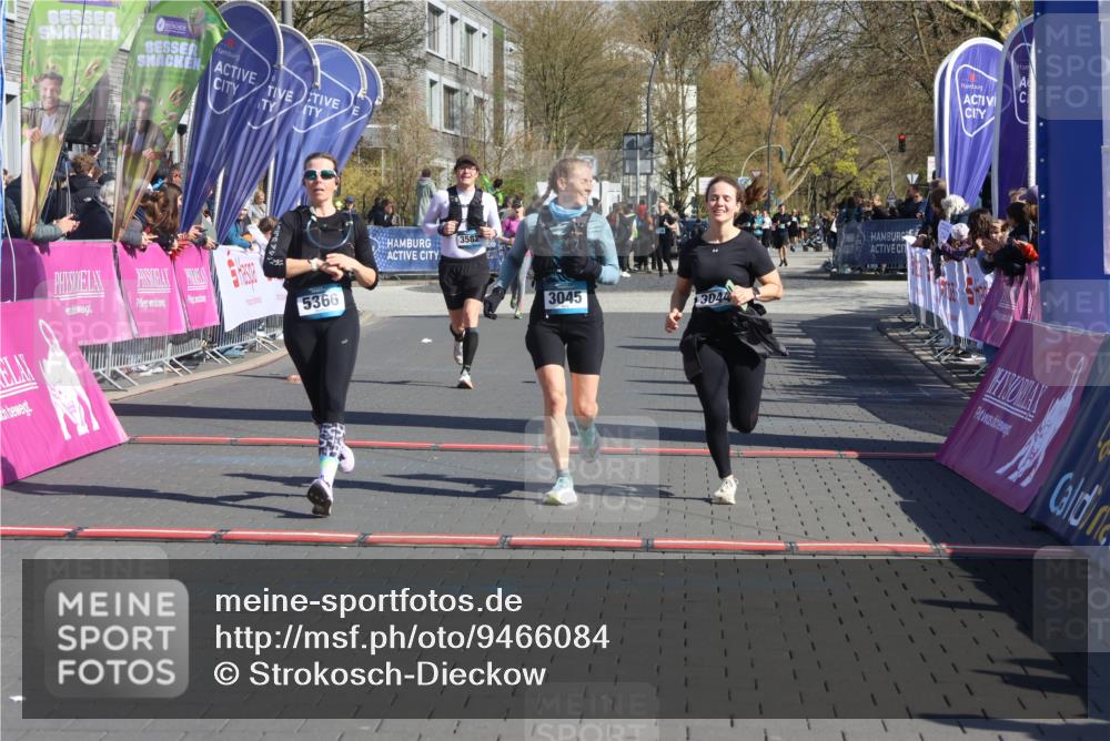 12.04.2026 - 45. Internationalen Wilhelmsburger Insellauf Strokosch-Dieckow http://msf.ph/oto/9466084 12.04.2026 10:59:34 Ziel 5366, 3044, 3045, 3582 meine-sportfotos.de