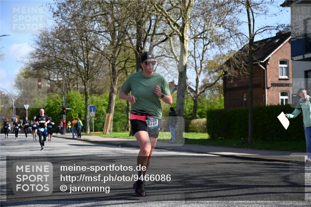 12.04.2026 - 45. Internationalen Wilhelmsburger Insellauf J. Mangold http://msf.ph/oto/9466086 12.04.2026 10:59:56 Ziel 3194, 3367, 3468, 2665, 2988, 4289, 3723, 3797, 3727, 2166, 2977, 4107, 4152, 2646, 4991, 4993, 3953, 3373 meine-sportfotos.de