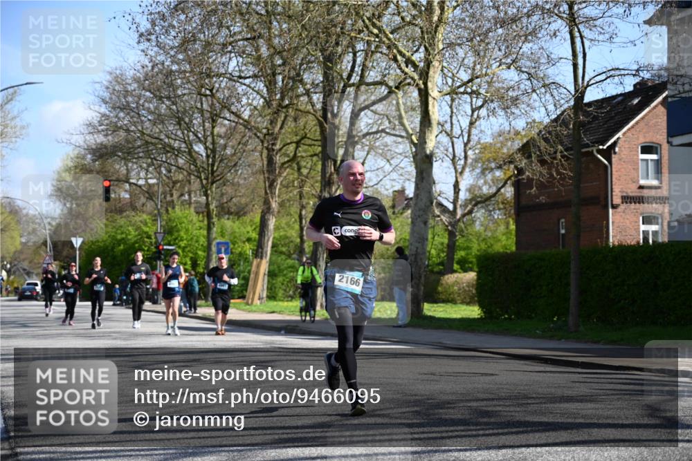 12.04.2026 - 45. Internationalen Wilhelmsburger Insellauf J. Mangold http://msf.ph/oto/9466095 12.04.2026 11:00:02 Ziel 3367, 3468, 2665, 2988, 4289, 3723, 3797, 3727, 2166, 2977, 4107, 4152, 4152, 2646, 4991, 4993, 3953, 3373, 4632, 2389, 3725 meine-sportfotos.de
