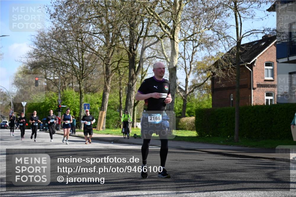 12.04.2026 - 45. Internationalen Wilhelmsburger Insellauf J. Mangold http://msf.ph/oto/9466100 12.04.2026 11:00:02 Ziel 3367, 3468, 2665, 2988, 4289, 3723, 3797, 3727, 2166, 2977, 4107, 4152, 4152, 2646, 4991, 4993, 3953, 3373, 4632, 2389, 3725 meine-sportfotos.de