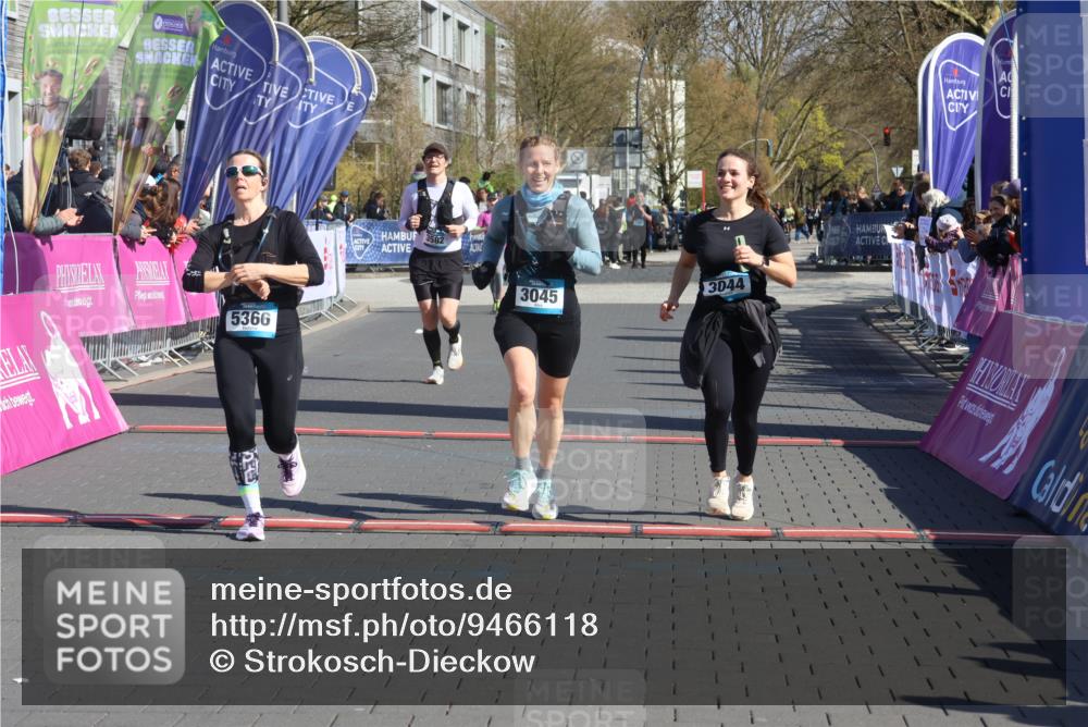12.04.2026 - 45. Internationalen Wilhelmsburger Insellauf Strokosch-Dieckow http://msf.ph/oto/9466118 12.04.2026 10:59:35 Ziel 5366, 3044, 3045, 3582 meine-sportfotos.de