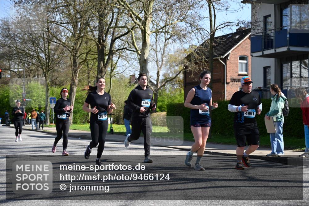 12.04.2026 - 45. Internationalen Wilhelmsburger Insellauf J. Mangold http://msf.ph/oto/9466124 12.04.2026 11:00:08 Ziel 2988, 4289, 3723, 3797, 3727, 2166, 2977, 4107, 4152, 2646, 4991, 4993, 3953, 3373, 4632, 2389, 3725 meine-sportfotos.de