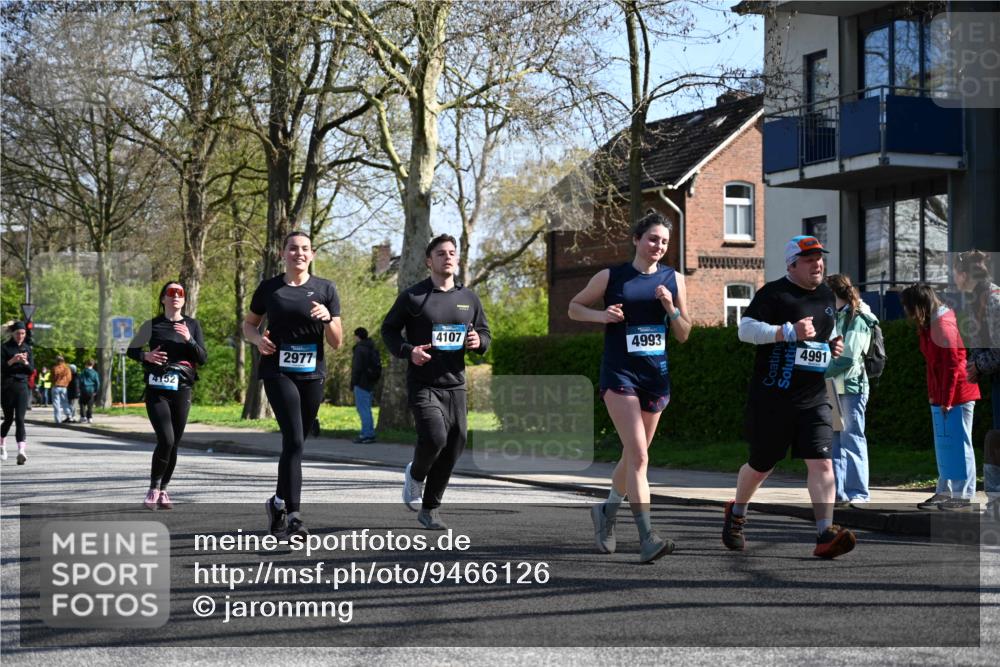 12.04.2026 - 45. Internationalen Wilhelmsburger Insellauf J. Mangold http://msf.ph/oto/9466126 12.04.2026 11:00:09 Ziel 2988, 4289, 3723, 3797, 3727, 2166, 2977, 4107, 4152, 2646, 4991, 4993, 3953, 3373, 4632, 4632, 2389, 3725 meine-sportfotos.de