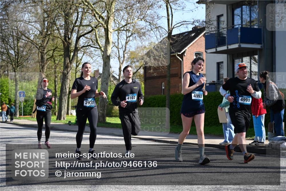 12.04.2026 - 45. Internationalen Wilhelmsburger Insellauf J. Mangold http://msf.ph/oto/9466136 12.04.2026 11:00:09 Ziel 2988, 4289, 3723, 3797, 3727, 2166, 2977, 4107, 4152, 2646, 4991, 4993, 3953, 3373, 4632, 4632, 2389, 3725 meine-sportfotos.de