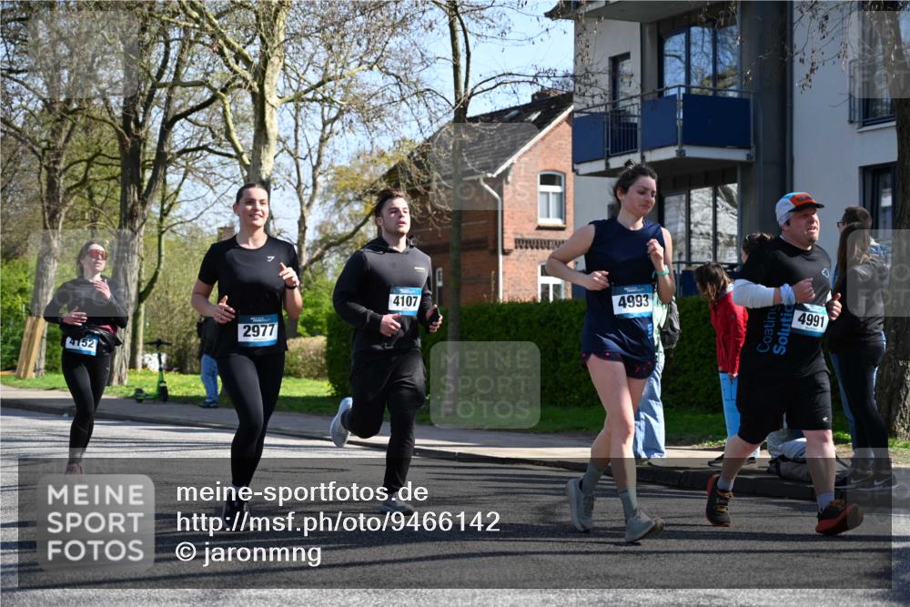 12.04.2026 - 45. Internationalen Wilhelmsburger Insellauf J. Mangold http://msf.ph/oto/9466142 12.04.2026 11:00:09 Ziel 2988, 4289, 3723, 3797, 3727, 2166, 2977, 4107, 4152, 2646, 4991, 4993, 3953, 3373, 4632, 4632, 2389, 3725 meine-sportfotos.de