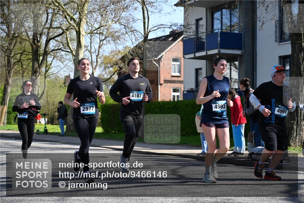 12.04.2026 - 45. Internationalen Wilhelmsburger Insellauf J. Mangold http://msf.ph/oto/9466146 12.04.2026 11:00:09 Ziel 2988, 4289, 3723, 3797, 3727, 2166, 2977, 4107, 4152, 2646, 4991, 4993, 3953, 3373, 4632, 4632, 2389, 3725 meine-sportfotos.de