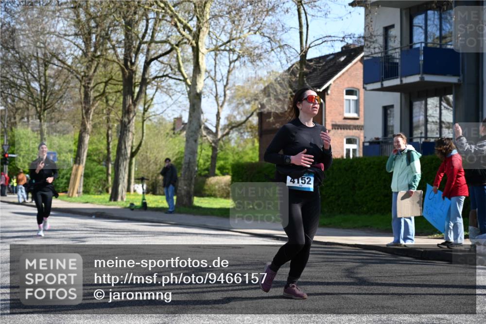 12.04.2026 - 45. Internationalen Wilhelmsburger Insellauf J. Mangold http://msf.ph/oto/9466157 12.04.2026 11:00:11 Ziel 3797, 3727, 2166, 2977, 4107, 4152, 2646, 4991, 4993, 3953, 3373, 4632, 2389, 2389, 3725 meine-sportfotos.de
