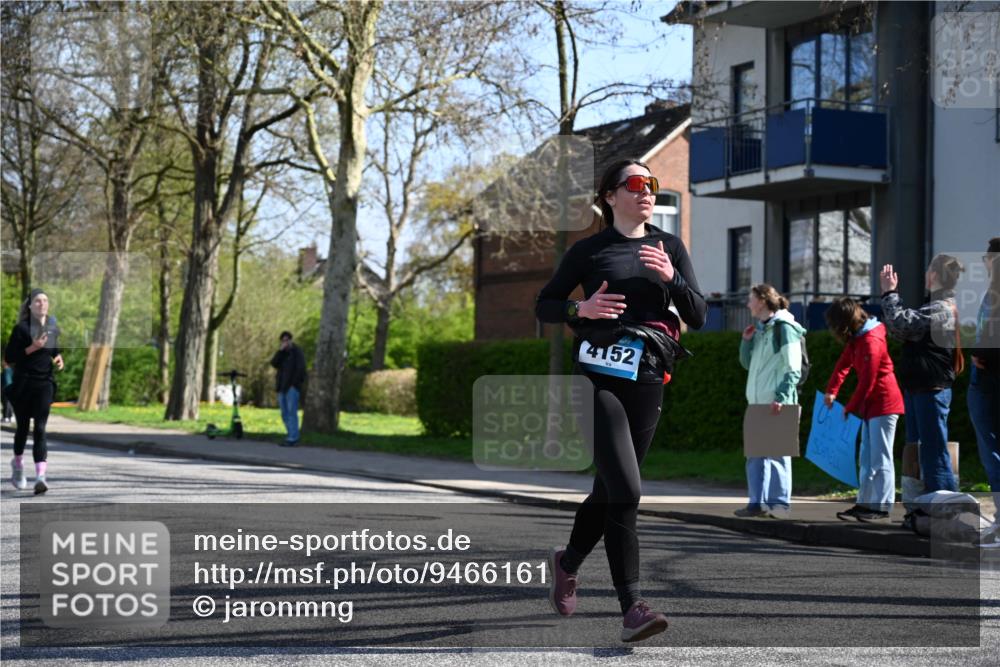 12.04.2026 - 45. Internationalen Wilhelmsburger Insellauf J. Mangold http://msf.ph/oto/9466161 12.04.2026 11:00:11 Ziel 3797, 3727, 2166, 2977, 4107, 4152, 2646, 4991, 4993, 3953, 3373, 4632, 2389, 2389, 3725 meine-sportfotos.de
