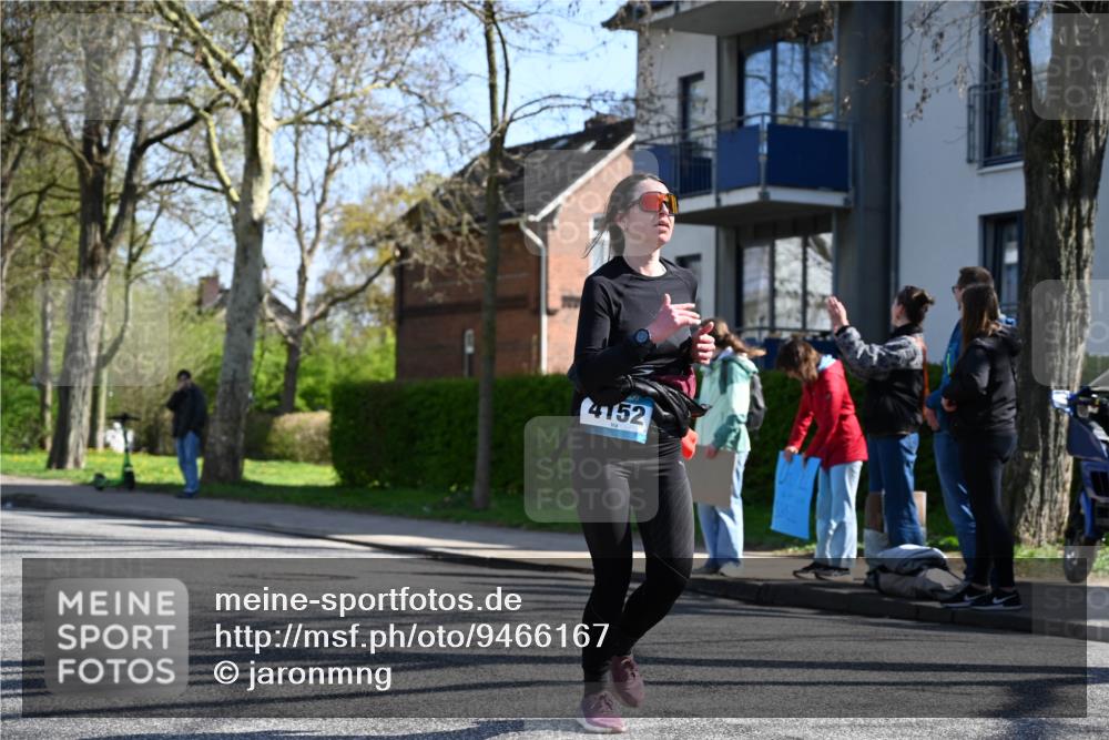 12.04.2026 - 45. Internationalen Wilhelmsburger Insellauf J. Mangold http://msf.ph/oto/9466167 12.04.2026 11:00:12 Ziel 3727, 2166, 2977, 4107, 4152, 2646, 4991, 4993, 3953, 3373, 4632, 2389, 3725 meine-sportfotos.de