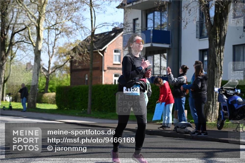 12.04.2026 - 45. Internationalen Wilhelmsburger Insellauf J. Mangold http://msf.ph/oto/9466169 12.04.2026 11:00:12 Ziel 3727, 2166, 2977, 4107, 4152, 2646, 4991, 4993, 3953, 3373, 4632, 2389, 3725 meine-sportfotos.de