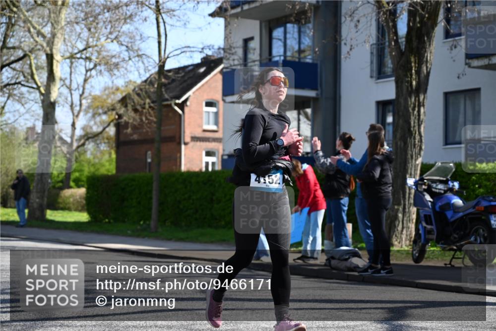 12.04.2026 - 45. Internationalen Wilhelmsburger Insellauf J. Mangold http://msf.ph/oto/9466171 12.04.2026 11:00:12 Ziel 3727, 2166, 2977, 4107, 4152, 2646, 4991, 4993, 3953, 3373, 4632, 2389, 3725 meine-sportfotos.de