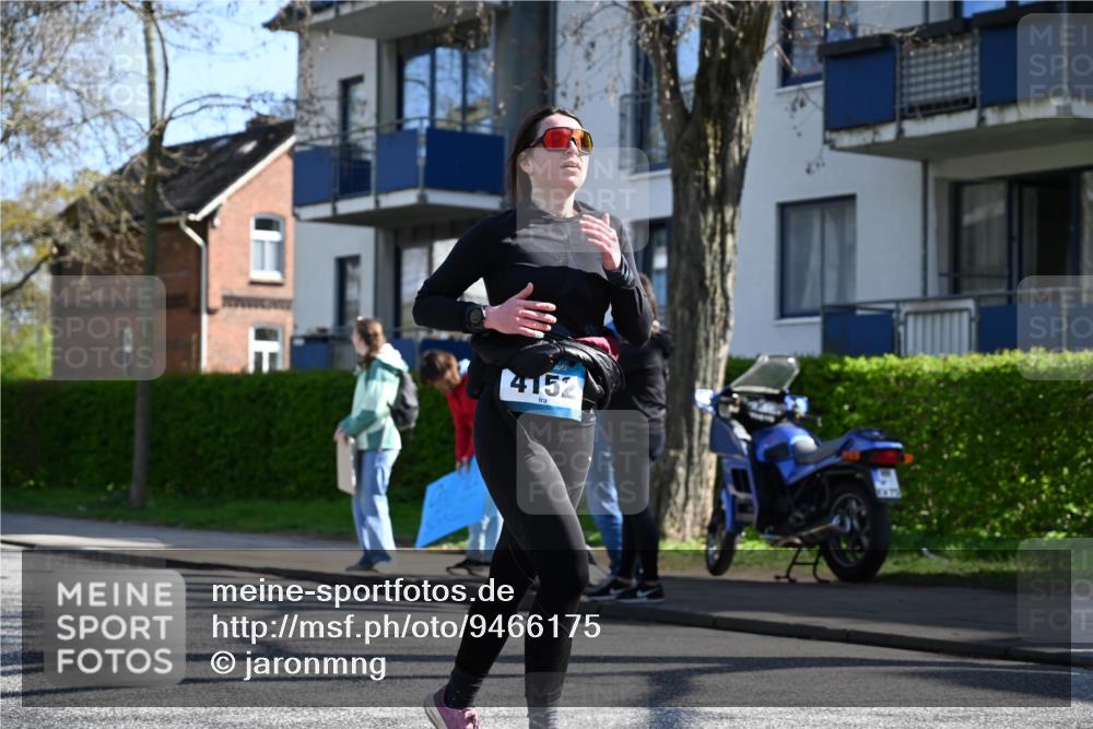 12.04.2026 - 45. Internationalen Wilhelmsburger Insellauf J. Mangold http://msf.ph/oto/9466175 12.04.2026 11:00:12 Ziel 3727, 2166, 2977, 4107, 4152, 2646, 4991, 4993, 3953, 3373, 4632, 2389, 3725 meine-sportfotos.de