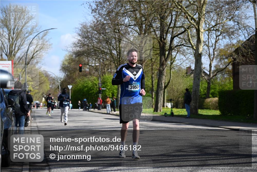 12.04.2026 - 45. Internationalen Wilhelmsburger Insellauf J. Mangold http://msf.ph/oto/9466182 12.04.2026 11:00:22 Ziel 2977, 4107, 4152, 2646, 4991, 4993, 3953, 3373, 4632, 2389, 3725, 5581 meine-sportfotos.de