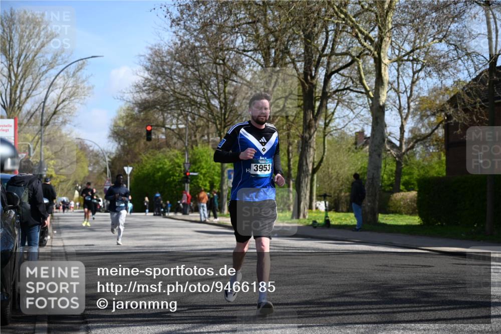 12.04.2026 - 45. Internationalen Wilhelmsburger Insellauf J. Mangold http://msf.ph/oto/9466185 12.04.2026 11:00:22 Ziel 2977, 4107, 4152, 2646, 4991, 4993, 3953, 3373, 4632, 2389, 3725, 5581 meine-sportfotos.de