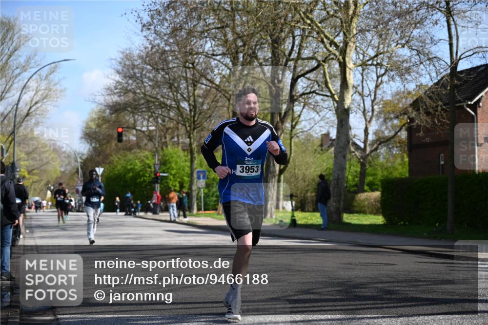 12.04.2026 - 45. Internationalen Wilhelmsburger Insellauf J. Mangold http://msf.ph/oto/9466188 12.04.2026 11:00:22 Ziel 2977, 4107, 4152, 2646, 4991, 4993, 3953, 3373, 4632, 2389, 3725, 5581 meine-sportfotos.de