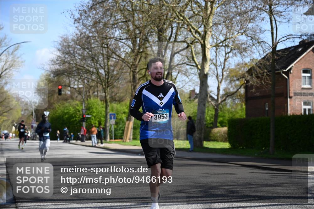 12.04.2026 - 45. Internationalen Wilhelmsburger Insellauf J. Mangold http://msf.ph/oto/9466193 12.04.2026 11:00:22 Ziel 2977, 4107, 4152, 2646, 4991, 4993, 3953, 3373, 4632, 2389, 3725, 5581 meine-sportfotos.de