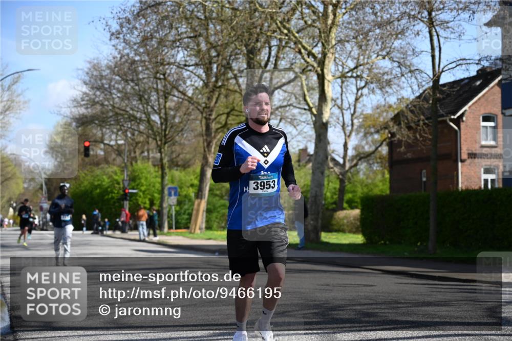 12.04.2026 - 45. Internationalen Wilhelmsburger Insellauf J. Mangold http://msf.ph/oto/9466195 12.04.2026 11:00:22 Ziel 2977, 4107, 4152, 2646, 4991, 4993, 3953, 3373, 4632, 2389, 3725, 5581 meine-sportfotos.de