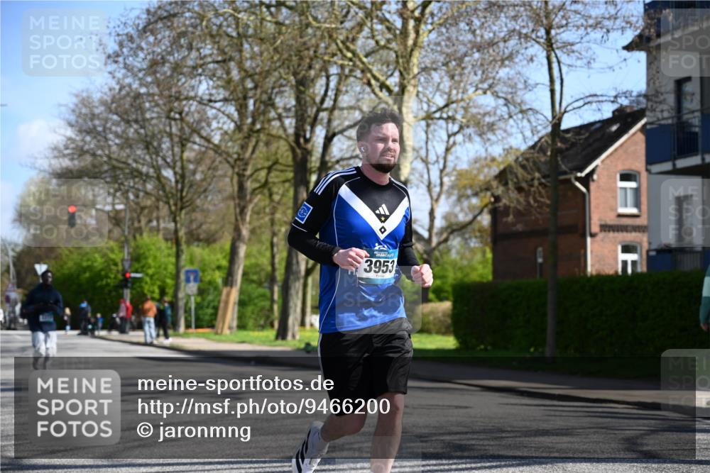 12.04.2026 - 45. Internationalen Wilhelmsburger Insellauf J. Mangold http://msf.ph/oto/9466200 12.04.2026 11:00:22 Ziel 2977, 4107, 4152, 2646, 4991, 4993, 3953, 3373, 4632, 2389, 3725, 5581 meine-sportfotos.de