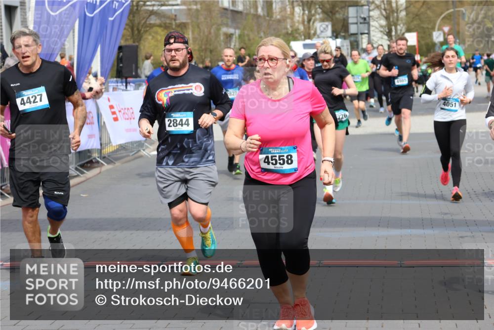 12.04.2026 - 45. Internationalen Wilhelmsburger Insellauf Strokosch-Dieckow http://msf.ph/oto/9466201 12.04.2026 13:11:56 Ziel 2461, 4810, 3994, 4558, 3573, 4427, 2844, 3115, 4726, 4051, 2827, 2825 meine-sportfotos.de