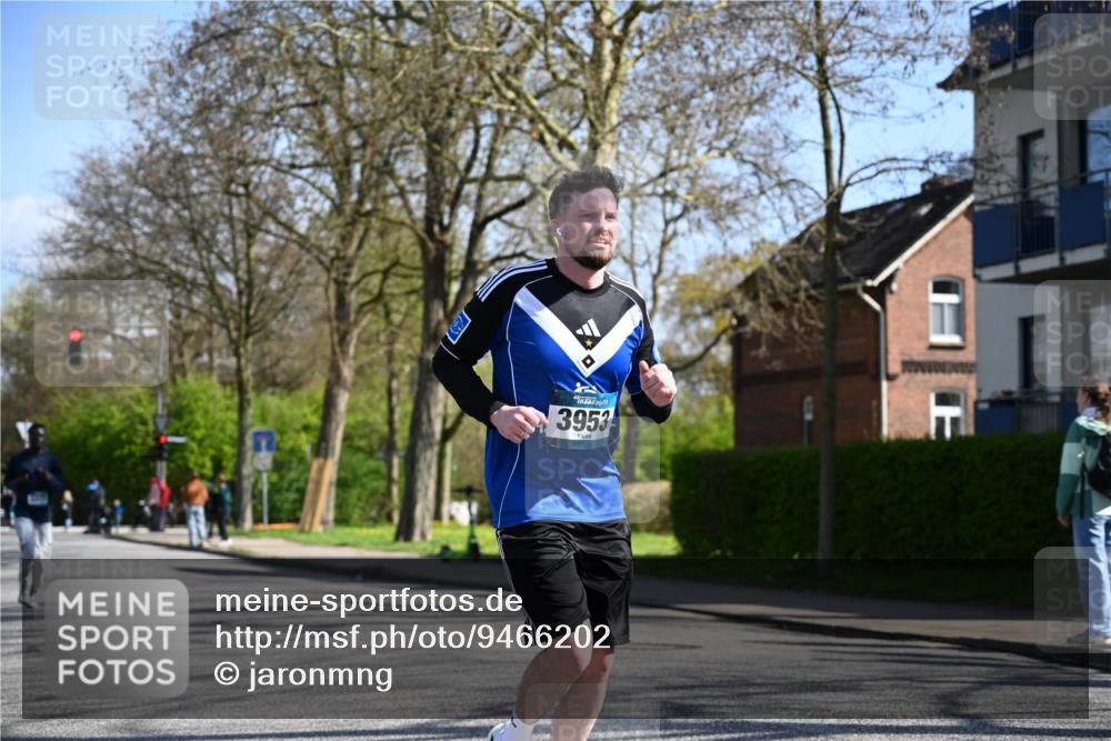 12.04.2026 - 45. Internationalen Wilhelmsburger Insellauf J. Mangold http://msf.ph/oto/9466202 12.04.2026 11:00:23 Ziel 2977, 4107, 4152, 2646, 4991, 4993, 3953, 3373, 4632, 2389, 2389, 3725, 5581 meine-sportfotos.de