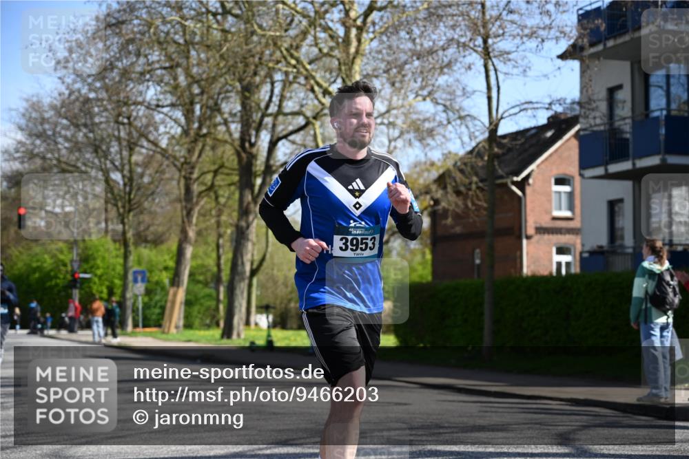 12.04.2026 - 45. Internationalen Wilhelmsburger Insellauf J. Mangold http://msf.ph/oto/9466203 12.04.2026 11:00:23 Ziel 2977, 4107, 4152, 2646, 4991, 4993, 3953, 3373, 4632, 2389, 2389, 3725, 5581 meine-sportfotos.de
