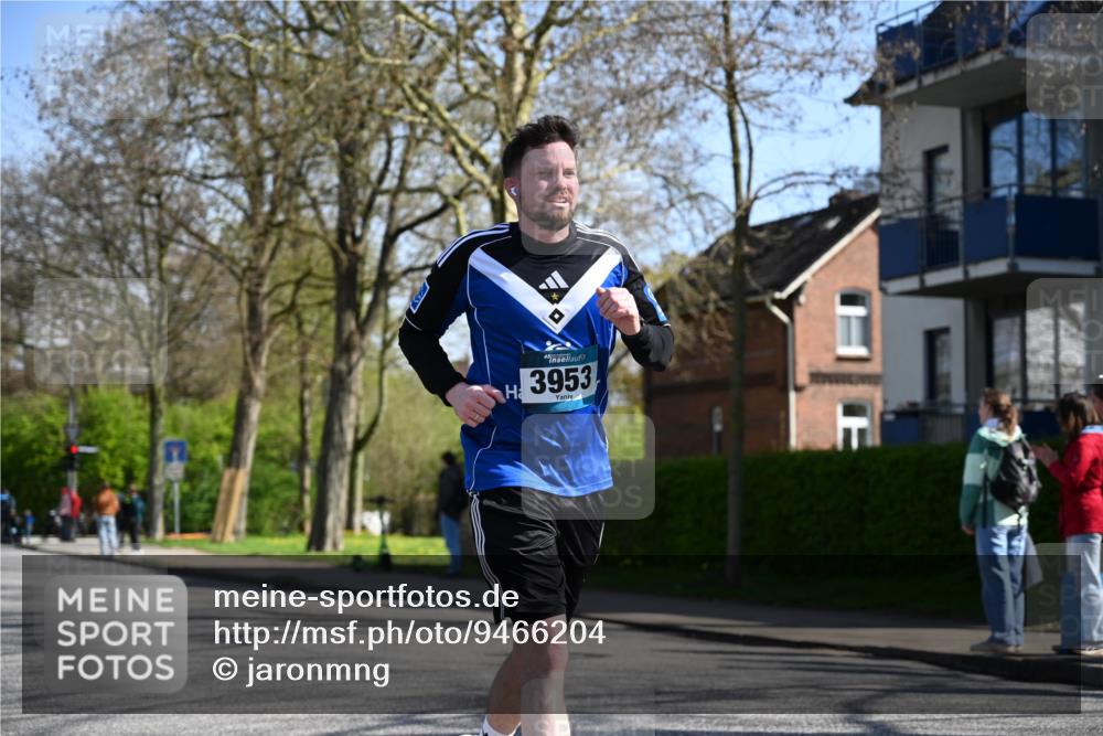 12.04.2026 - 45. Internationalen Wilhelmsburger Insellauf J. Mangold http://msf.ph/oto/9466204 12.04.2026 11:00:23 Ziel 2977, 4107, 4152, 2646, 4991, 4993, 3953, 3373, 4632, 2389, 2389, 3725, 5581 meine-sportfotos.de