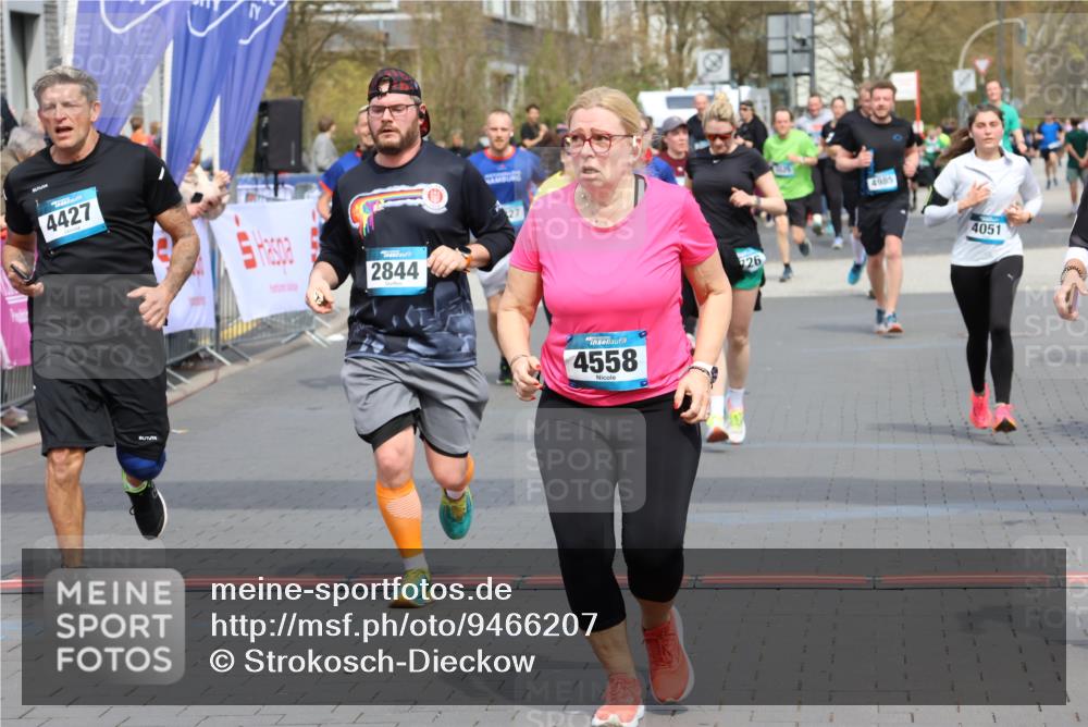 12.04.2026 - 45. Internationalen Wilhelmsburger Insellauf Strokosch-Dieckow http://msf.ph/oto/9466207 12.04.2026 13:11:56 Ziel 2461, 4810, 3994, 4558, 3573, 4427, 2844, 3115, 4726, 4051, 2827, 2825 meine-sportfotos.de