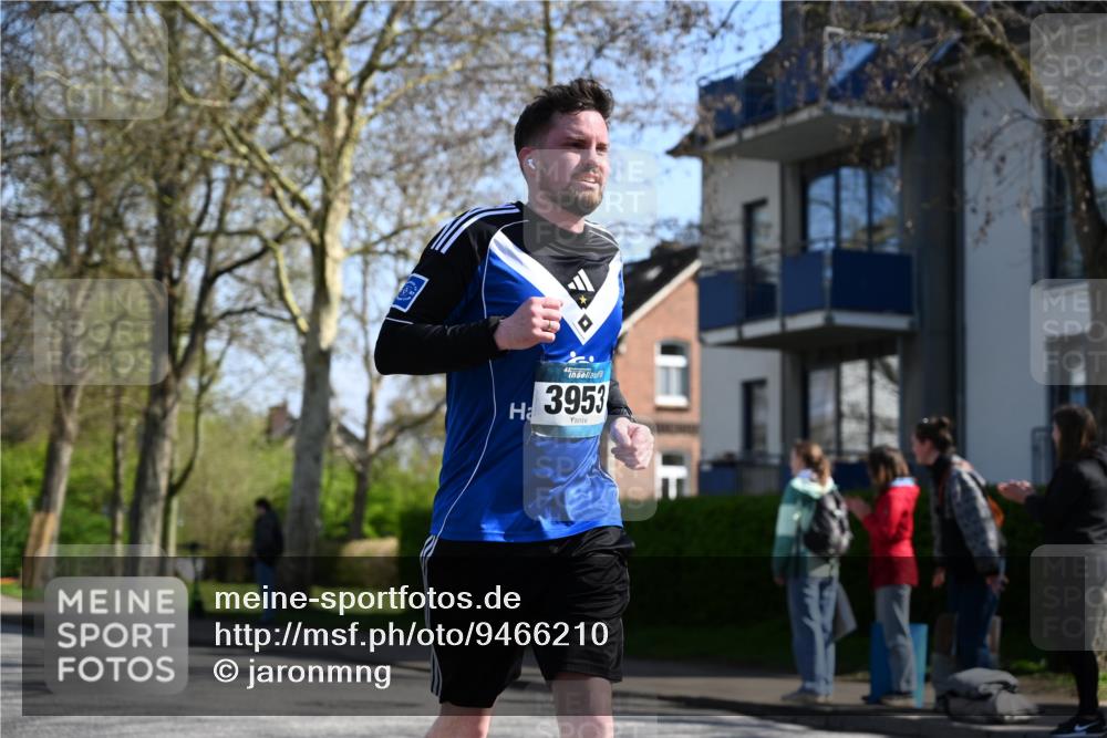 12.04.2026 - 45. Internationalen Wilhelmsburger Insellauf J. Mangold http://msf.ph/oto/9466210 12.04.2026 11:00:23 Ziel 2977, 4107, 4152, 2646, 4991, 4993, 3953, 3373, 4632, 2389, 2389, 3725, 5581 meine-sportfotos.de
